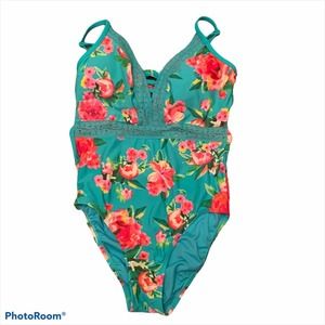 Time & Tru Floral 1 pc floral swimsuit Sz M (8-10)